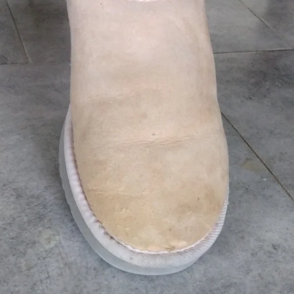 UGG AUSTRALIA BOOTS - Picture 6 of 12